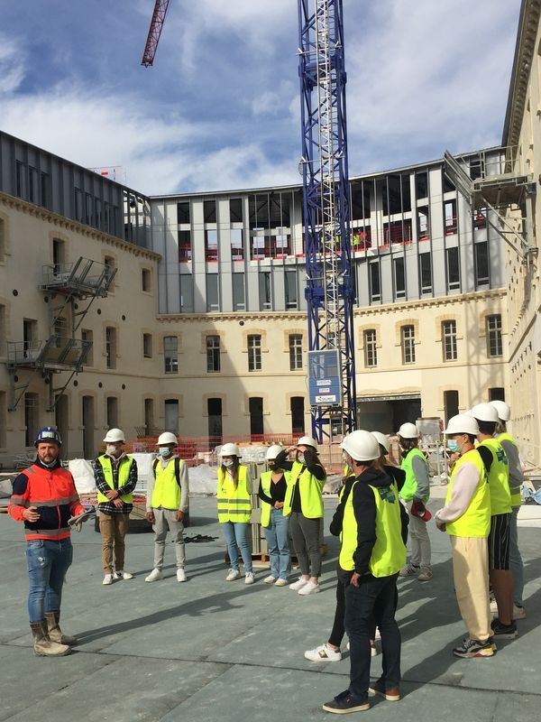 Les élèves de T ORGO et TBAA visitent le chantier de l'ancienne prison d'Avignon.